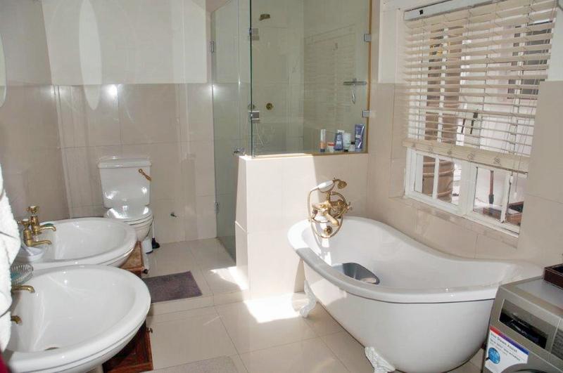 2 Bedroom Property for Sale in Gardens Western Cape